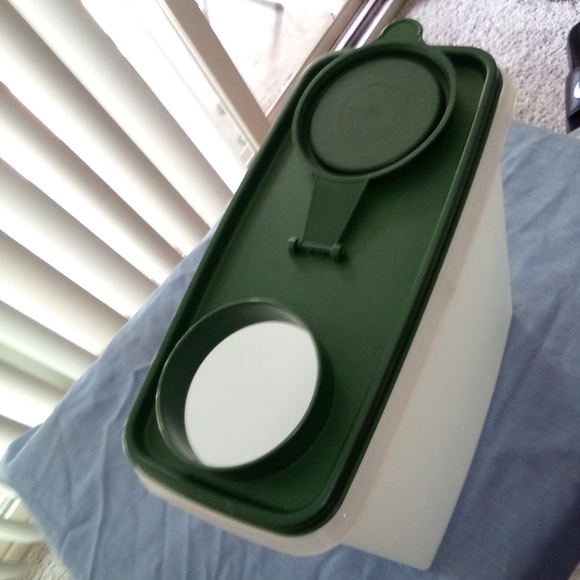**BRAND NEW** TUPPERWARE'S CEREAL KEEPER CONTAINER! 💯🏆💎🥣 - Picture 3 of 10